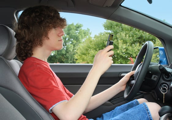 Teen texting and driving